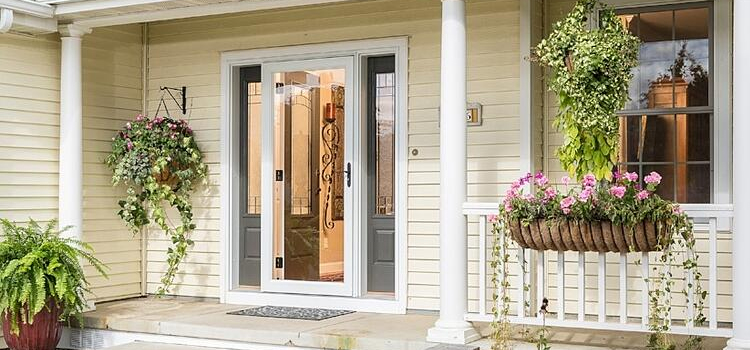 screen door installation in Oak Ridge