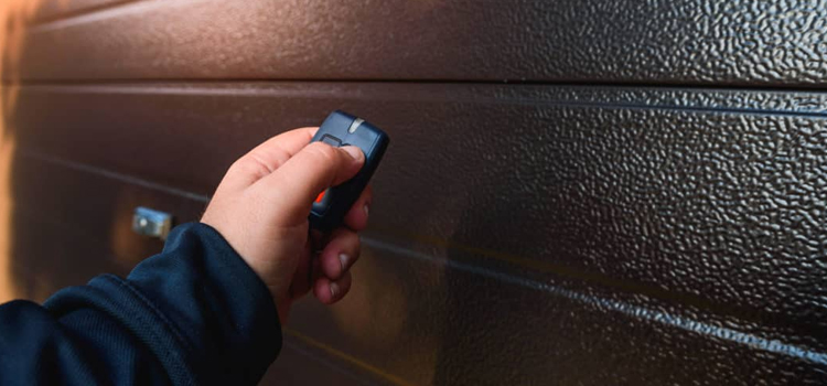 automatic door opener with remote control in Oak Ridge